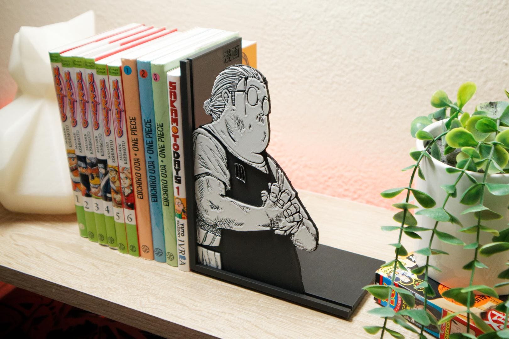 Sakamoto Taro Quiet Strength Bookend – Sakamoto Days
