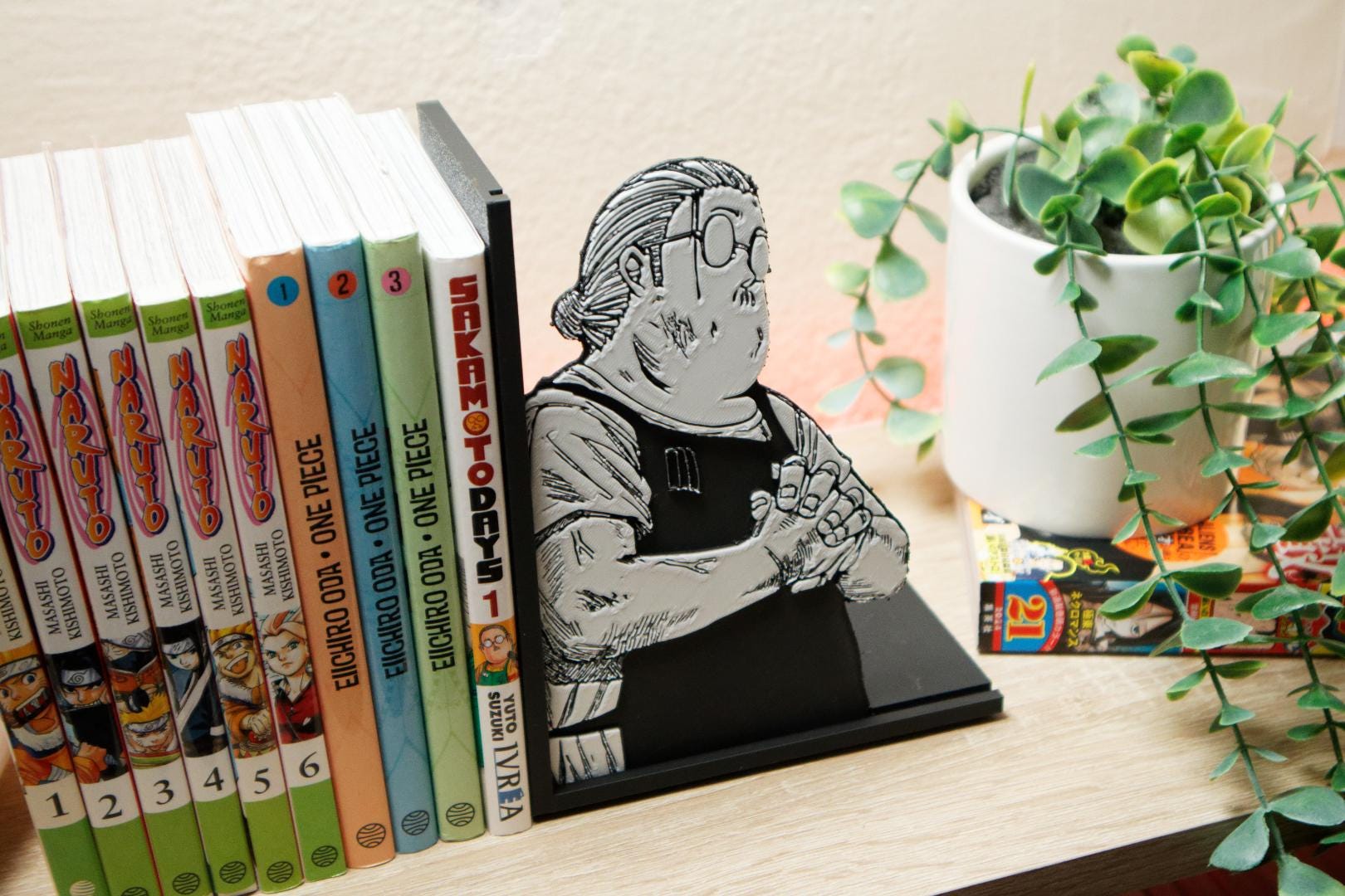 Sakamoto Taro Quiet Strength Bookend – Sakamoto Days