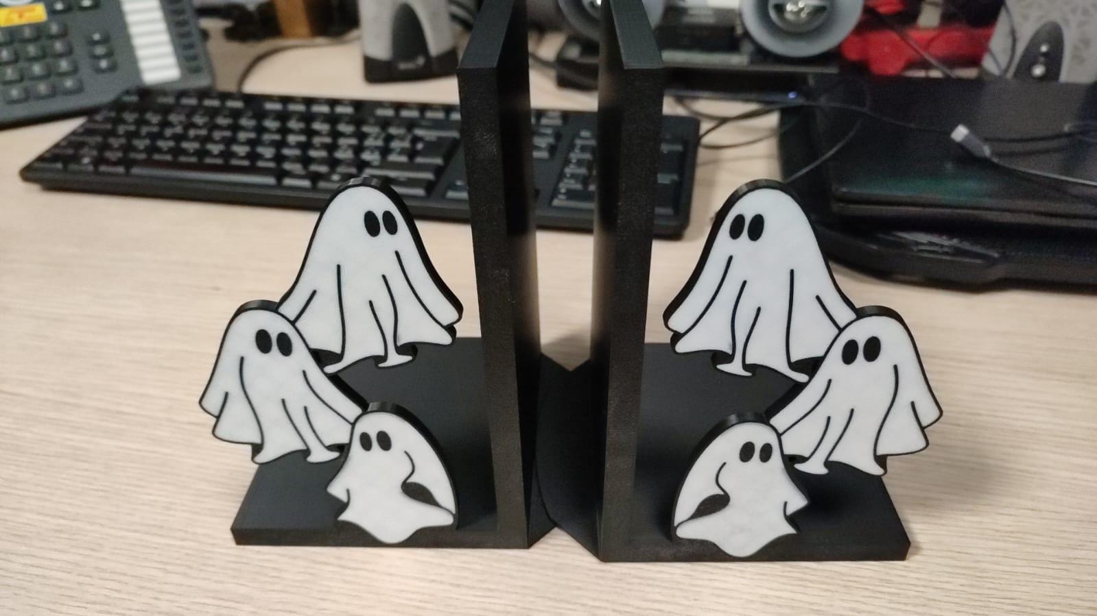Ghost Bookend Set - Spooky Halloween Bookshelf Decor