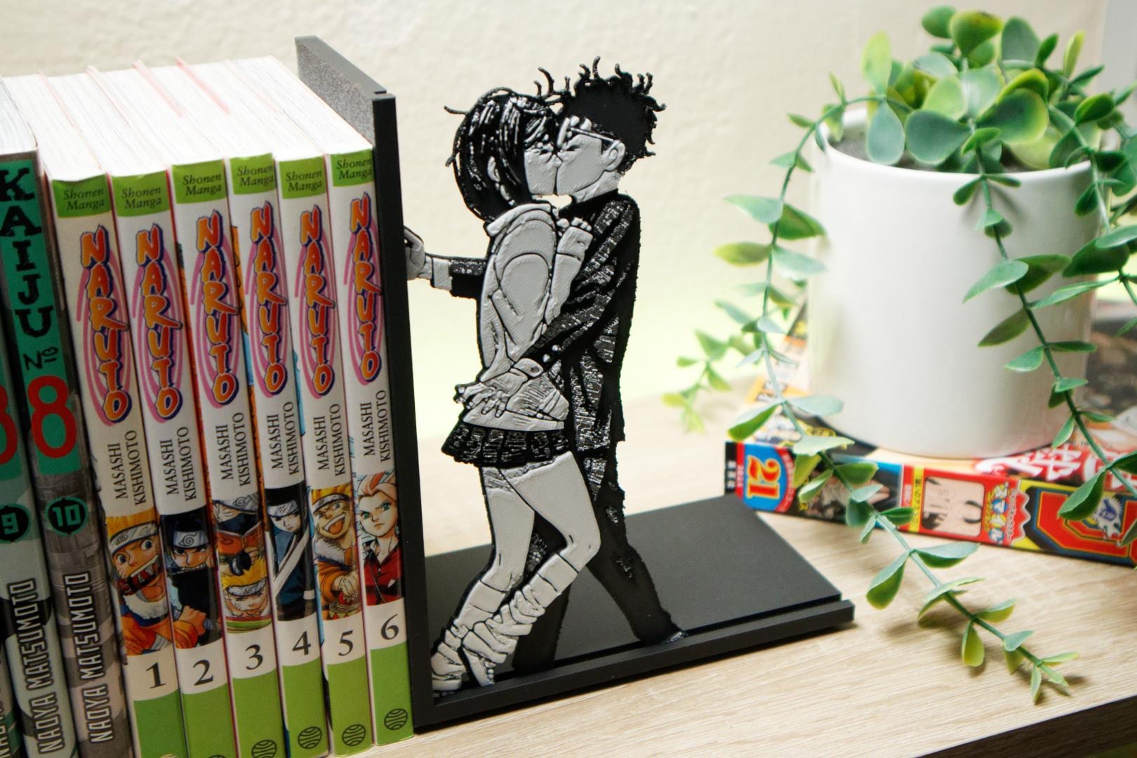 Momo Ayase & Okarun Kiss Scene Bookend – Dandadan