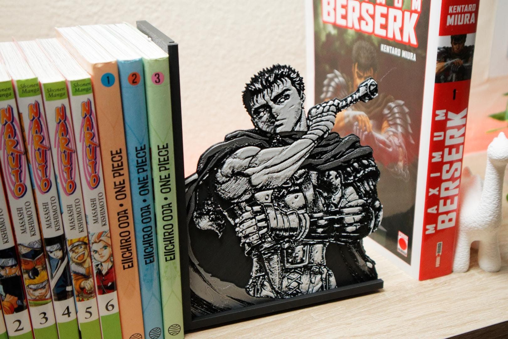 Guts Black Swordsman Resolve Bookend – Berserk